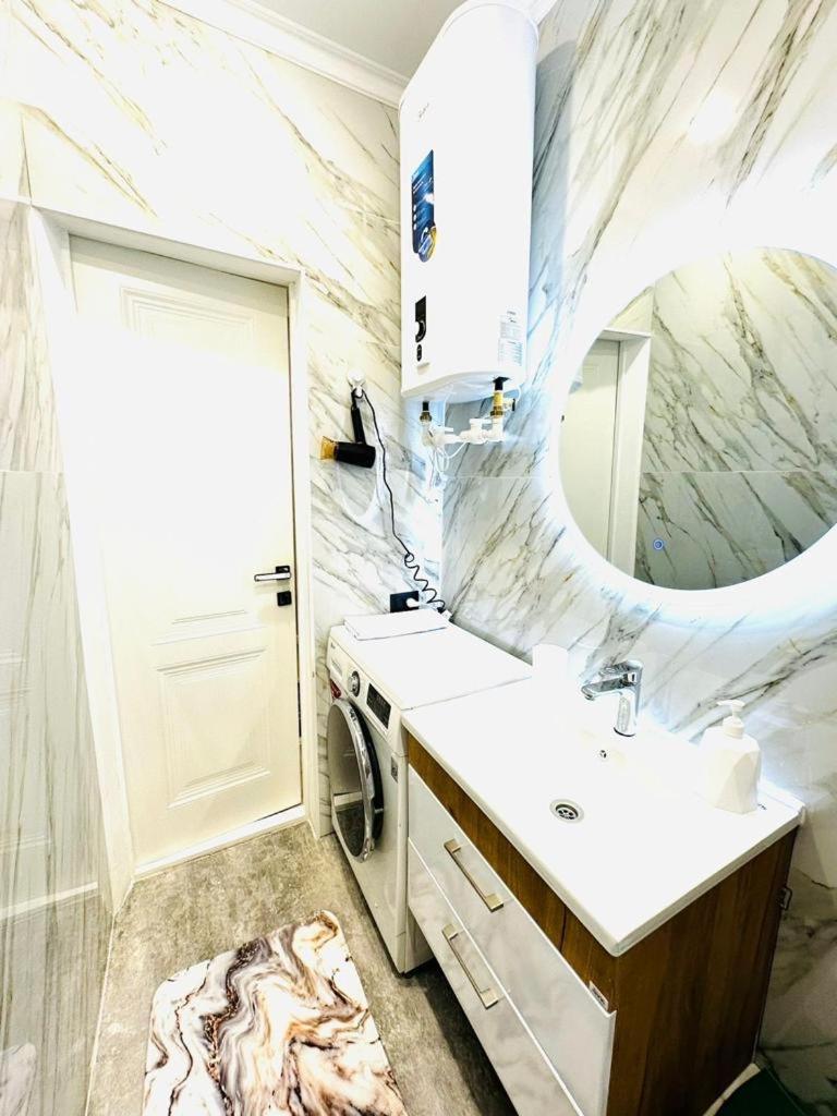 Apartamento Жк Панель Центр Karagandy Exterior foto
