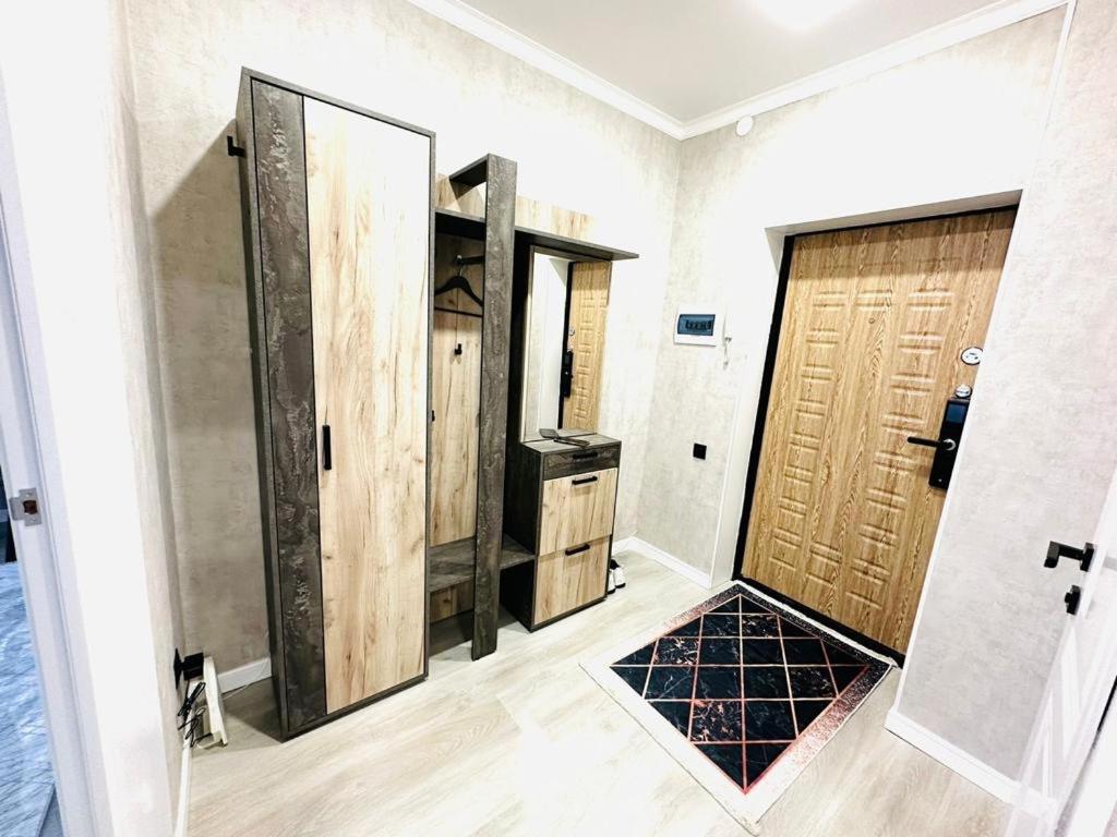 Apartamento Жк Панель Центр Karagandy Exterior foto