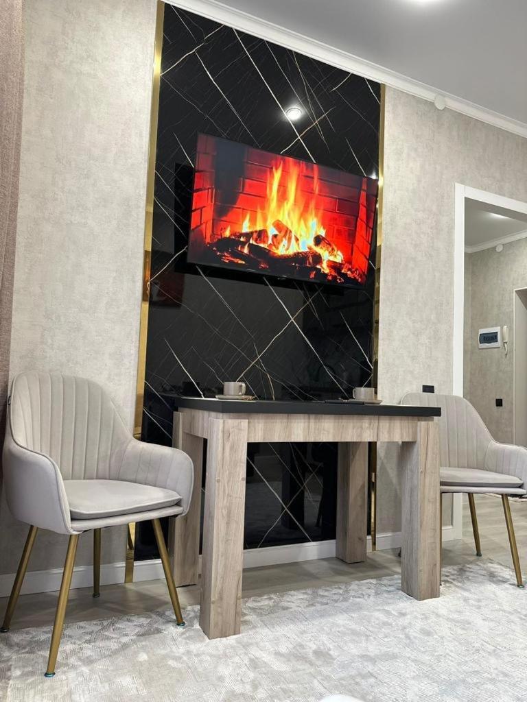 Apartamento Жк Панель Центр Karagandy Exterior foto